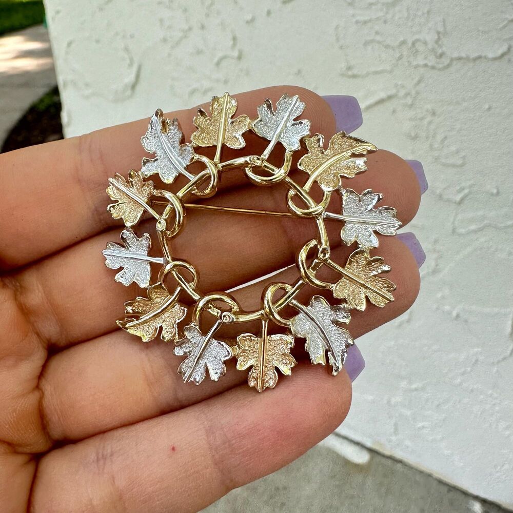 Vintage Jewelry Sarah Coventry Gold and Silver Tone Leaf Wreath Brooch pin